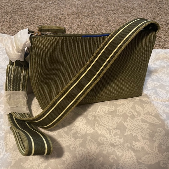 NEW IN BOX Rothys The Casual Crossbody Evergreen - Picture 6 of 6